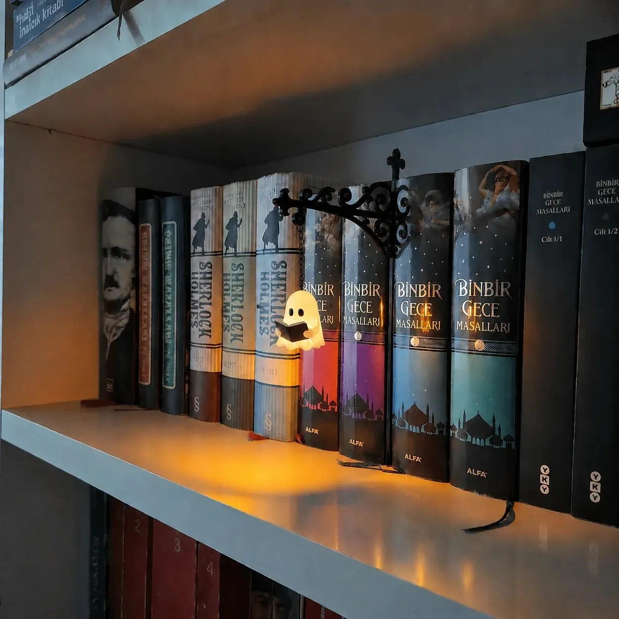Cozy Reading Ghost Bookshelf Lamp